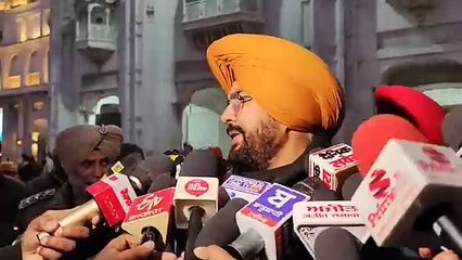 ਸੱਚਖੰਡ ਸ਼੍ਰੀ ਹਰਿਮੰਦਰ ਸਾਹਿਬ ਨਤਮਸਤਕ ਹੋਏ ਕੈਬਨਟ ਮੰਤਰੀ ਕੁਲਦੀਪ ਸਿੰਘ ਧਾਲੀਵਾਲ ਅਤੇ ਐਮਐਲਏ ਦਿੱਲੀ ਵਿਸ਼ੇਸ਼ ਰਵੀ