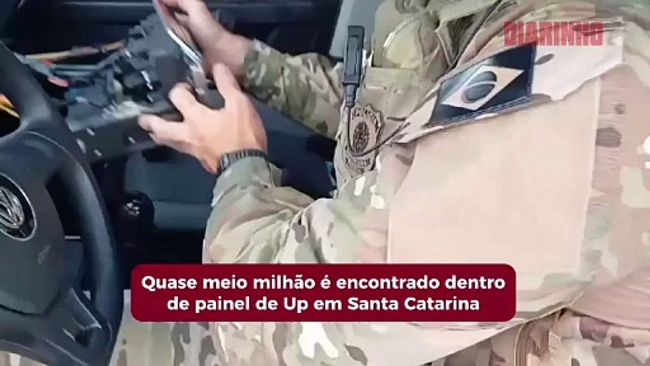 Quase R$ 500 mil são encontrados dentro do painel de carro em SC