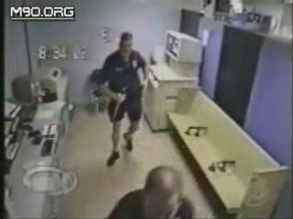 mort de rire  la police n arrivent pas a le retenir