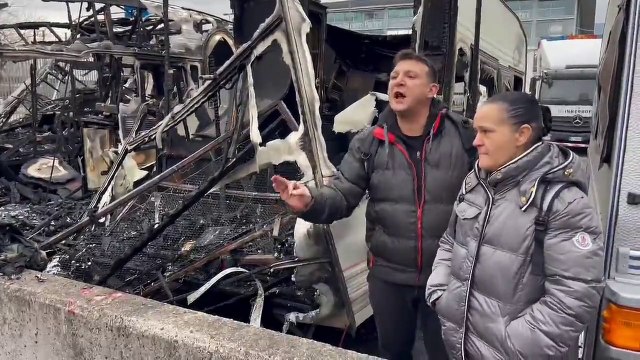 Bolzano, rogo di via Maso della Pieve il giorno dopo: gli scheletri di roulotte e camper