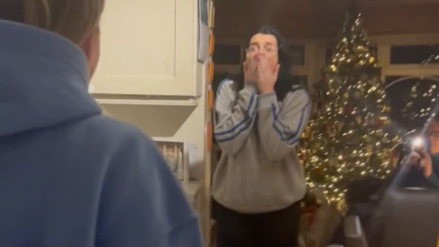 Heartwarming family reunion as woman makes surprise return ahead of last Christmas in childhood home