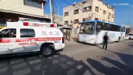 Δυτική Όχθη: Ένοπλοι άνοιξαν πυρ κατά λεωφορείου που μετέφερε Ισραηλινούς