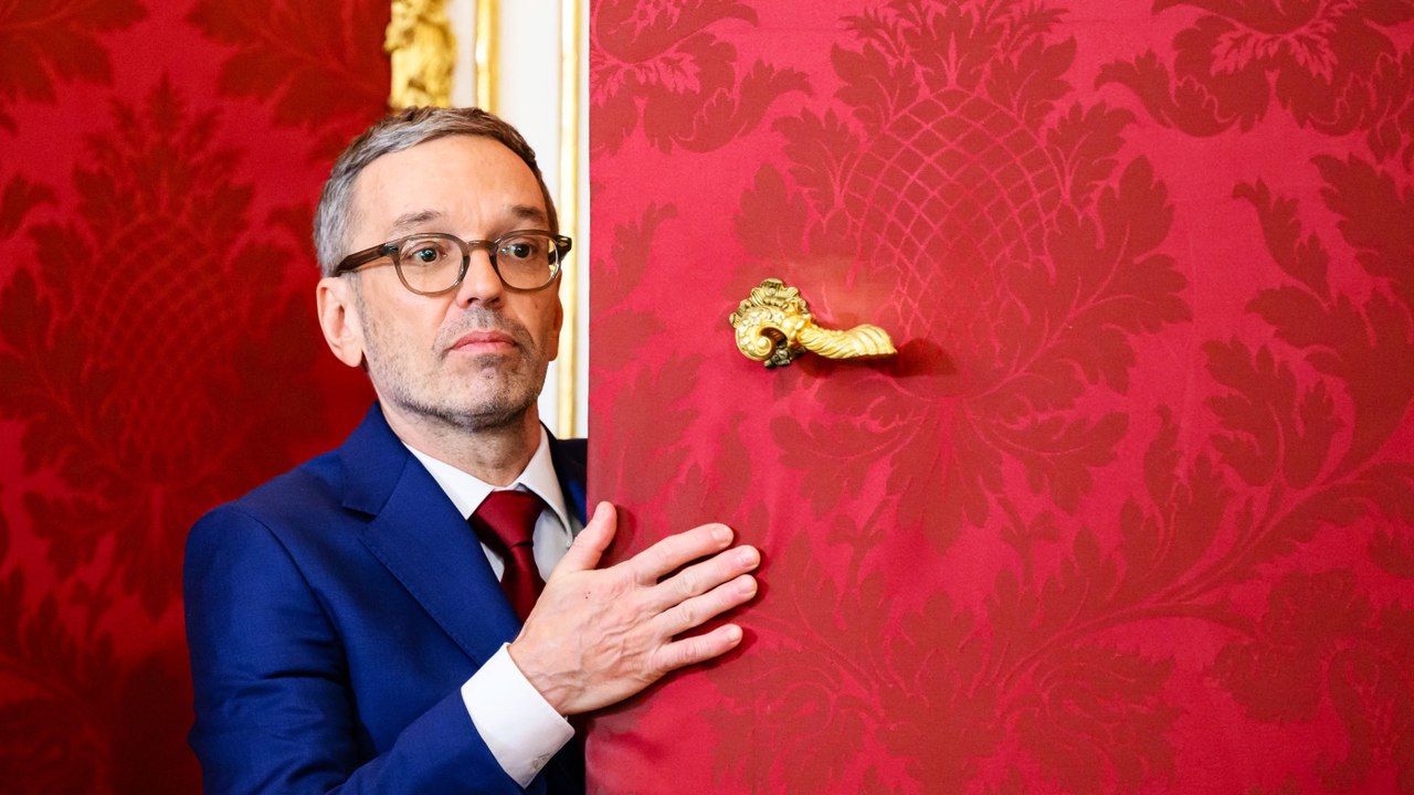 Van der Bellen beauftragte Kickl mit Regierungsbildung