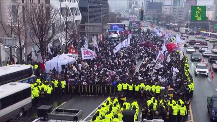 El destituido presidente de Corea del Sur sigue resistiéndose a su arresto