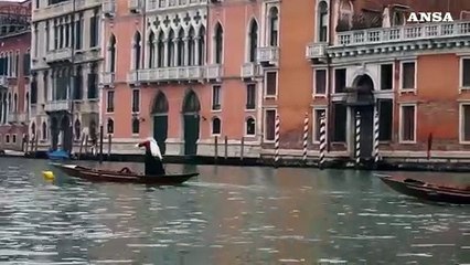 A Venezia le Befane arrivano in barca sul Canal Grande