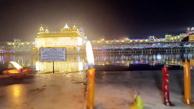 ਦਸਮ ਪਿਤਾ ਸ੍ਰੀ ਗੁਰੂ ਗੋਬਿੰਦ ਸਿੰਘ ਜੀ ਦੇ ਪ੍ਰਕਾਸ਼ ਪੁਰਬ ਮੌਕੇ ਸੱਚਖੰਡ ਸ੍ਰੀ ਹਰਿਮੰਦਰ ਸਾਹਿਬ ਵਿਖੇ ਪ੍ਰਕਾਸ਼ ਪੁਰਬ ਤੇ ਦੀਪਮਾਲਾ ਅਤੇ ਆਤਿਸ਼ਬਾਜ਼ੀ ਕੀਤੀ ਗਈ।