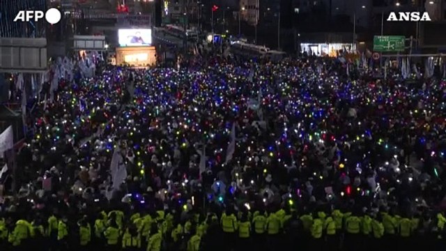 Corea del Sud, manifestazione anti-Yoon davanti alla casa del presidente