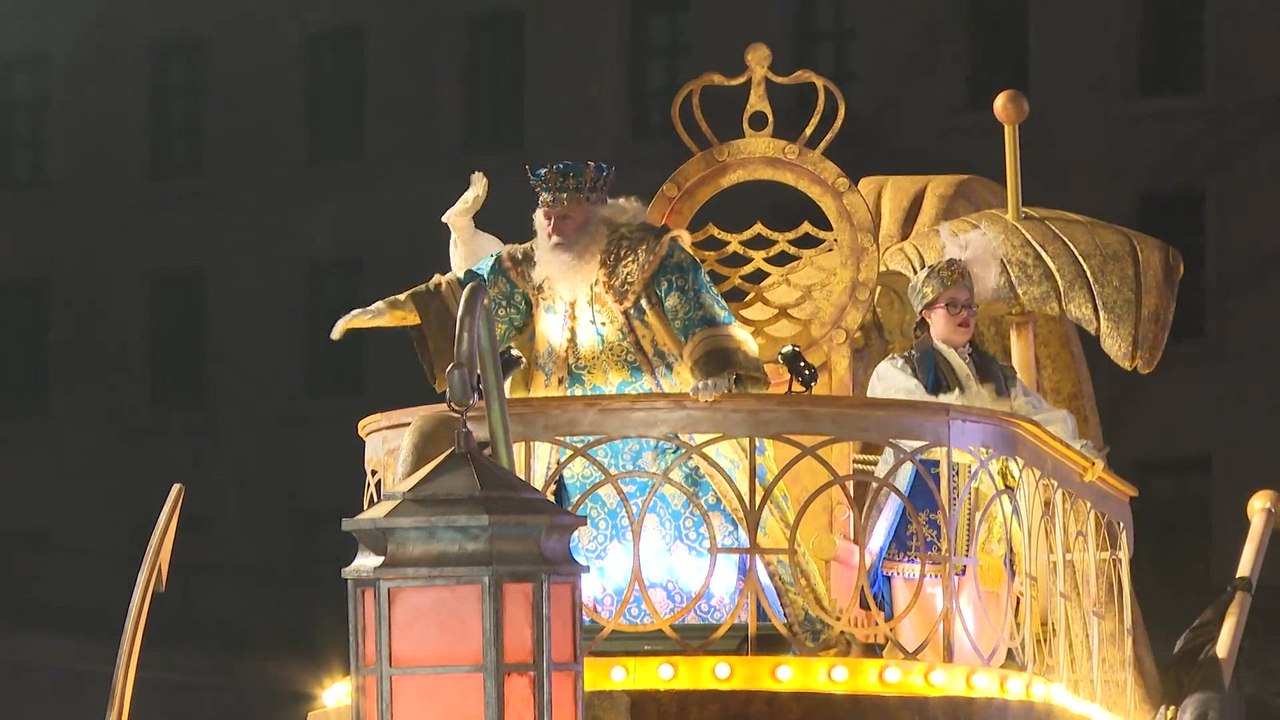La Cabalgata de los Reyes Magos recorre las calles de Madrid