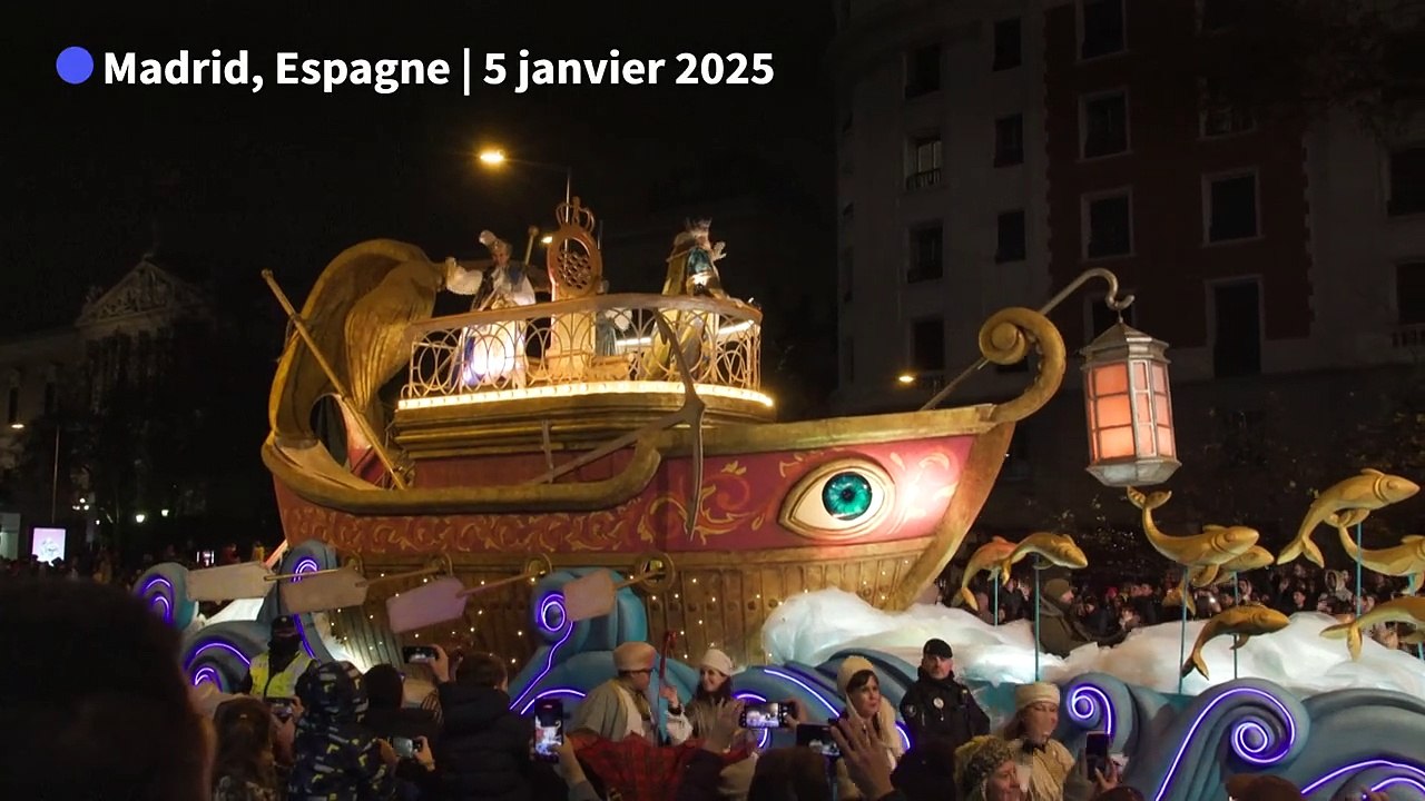 Epiphanie: Les Espagnols et les touristes profitent du défilé des Rois mages