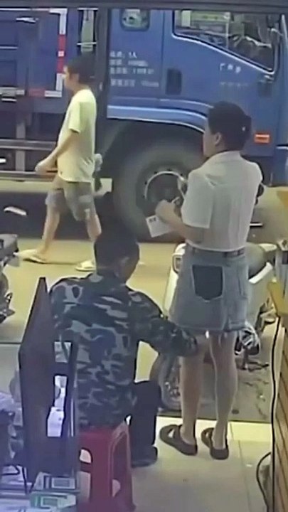 He has a bad day, doubles it and gives it to the next person .. Follow @viraltechnic ..  Only for informat...ses...DM for Credits or Removal request.  All rights and credits reserved to the respective owner (no copyright intended).