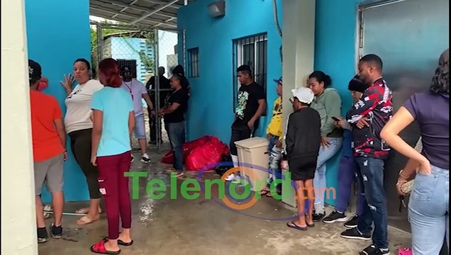 Madre de joven que ultimó hombre en Villa Real lo entrega a la policía