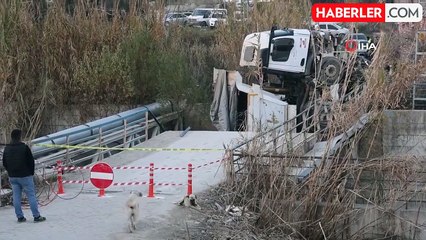 Hafriyat Kamyonu Köprüden Geçerken Düştü