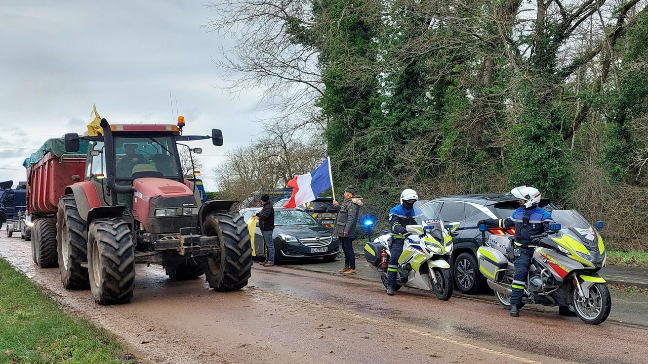 « On est bien encerclés » : les agriculteurs de la Coordination rurale n'ont pas pu accéder à Paris
