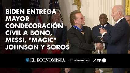 Biden entrega mayor condecoración civil a Bono, Messi, "Magic" Johnson y Soros
