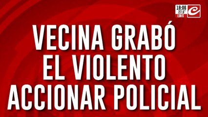 Policías ultra violentos: feroz golpiza a hombre en el piso