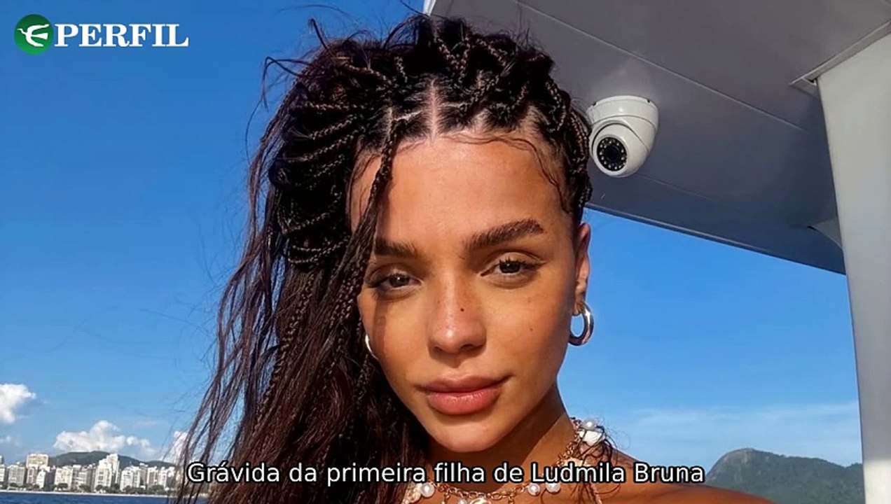 "Emocionante: Médica explica linha na barriga de Brunna Gonçalves enquanto Gracyanne Barbosa lamenta a morte de seu cachorro e Fabiana Justus relembra momento especial com as filhas."