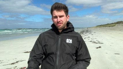 Two men dead after being found unresponsive on beach near Beachport, South Australia, police say