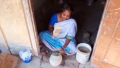 ভোগালীক লৈ ব্যস্ত বাইহাটাৰ একাংশ মৃৎ শিল্পী।