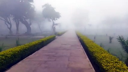 बुंदेलखंड का कश्मीर बना खजुराहो,कोहरे की आगोश में पहुँचे मंदिर,पर्यटकों ने कोहरे के बीच स्मारकों का लिया आनंद