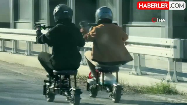 Tabureyle Elektrikli Scooter Kullanımı Trafikte Şaşkınlık Yarattı