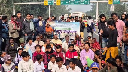 উড়াল পুল তৈরী হওয়ায় বিচ্ছিন্ন হয়ে পড়েছে ২০ টি গ্রাম, আন্ডারপাস তৈরীর দাবীতে ৬০ নম্বর জাতীয় সড়ক অবরোধ করে বিক্ষোভ ২০ টি গ্রামের পড়ুয়া থেকে সাধারণ মানুষের