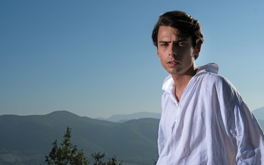 Leonardo Maltese è Giacomo Leopardi in "L'infinito", prima clip della serie tv sul poeta