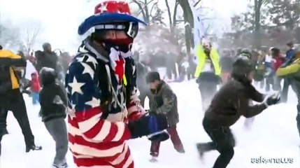 Gigantesca battaglia di palle di neve a Washington