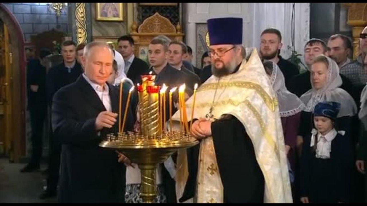 Russia, Putin in cattedrale a Mosca per Natale ortodosso