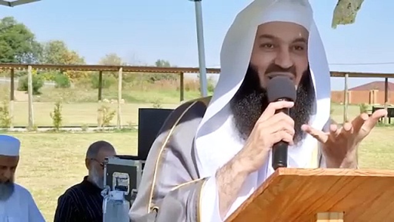 Don't Let Distractions Corrupt Your Life | Mufti Menk