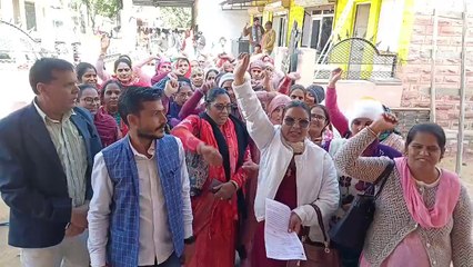 सिंवा गांव के उप स्वास्थ्य केंद्र के बाहर महिला का प्रसव होने का मामला  निलंबित की गई ANM के समर्थन में उतरी जिले भर की एएनएम स्वास्थ्यकर्मी