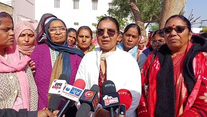 सिंवा गांव के उप स्वास्थ्य केंद्र के बाहर महिला का प्रसव होने का मामला  निलंबित की गई ANM के समर्थन में उतरी जिले भर की एएनएम स्वास्थ्यकर्मी