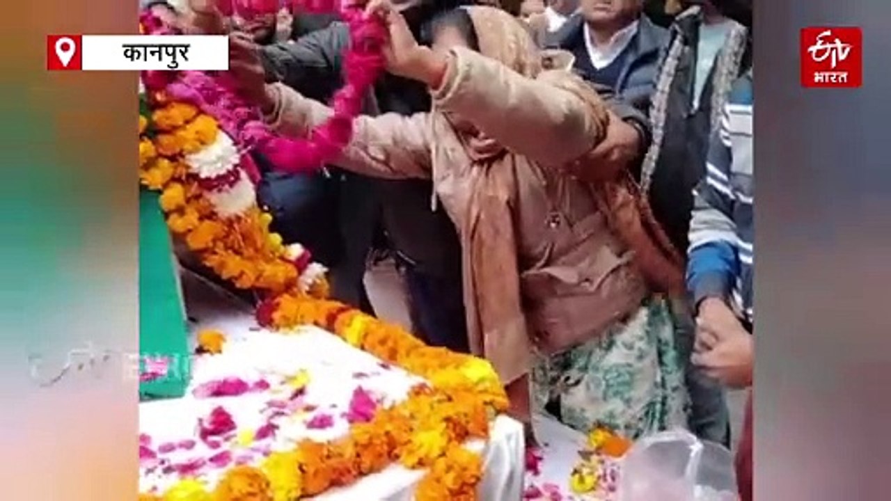 शहीद जवान सुधीर यादव का पार्थिव शरीर घर लाया गया; बिलखती पत्नी बोली-मुझे तुम पर गर्व, अपना ख्याल रखना