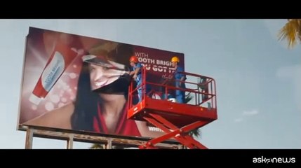 Demi Moore trionfa ai Golden Globe: stop alla ferocia contro noi stesse