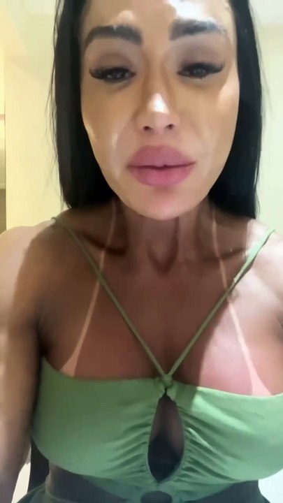 Após Gracyanne anunciar morte de pet, Belo lamenta: 'Saudades meu amorzinho'