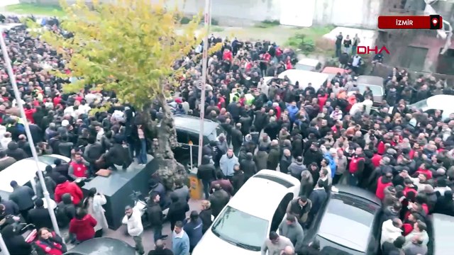 İzmir Büyükşehir Belediyesi’nde maaş krizi: İşçiler eylem yaptı