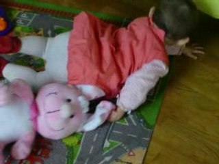 Luna s'amuse avec mamie