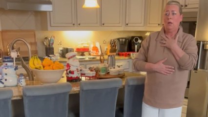 Christmas surprise: Mom can’t believe her eyes when she receives a corgi puppy
