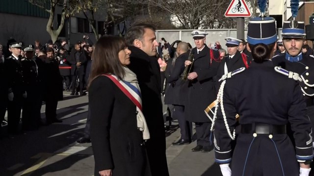 Charlie Hebdo : Emmanuel Macron et Anne Hidalgo rendent hommage aux victimes de l'attentat