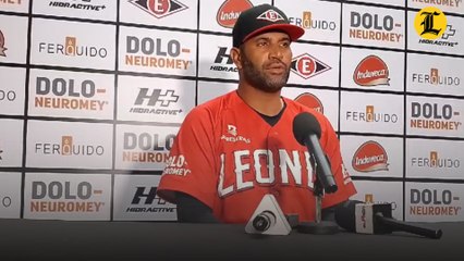 Albert Pujols niega querer quitarle el bate a Junior Lake para dárselo a Héctor Rodríguez