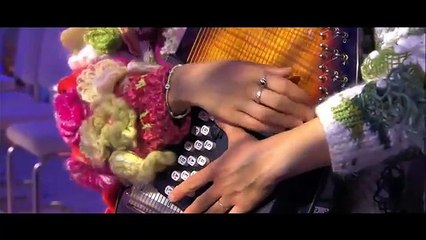 Pomme dans C à Vous. La chanteuse accuse Kanye West de plagiat.