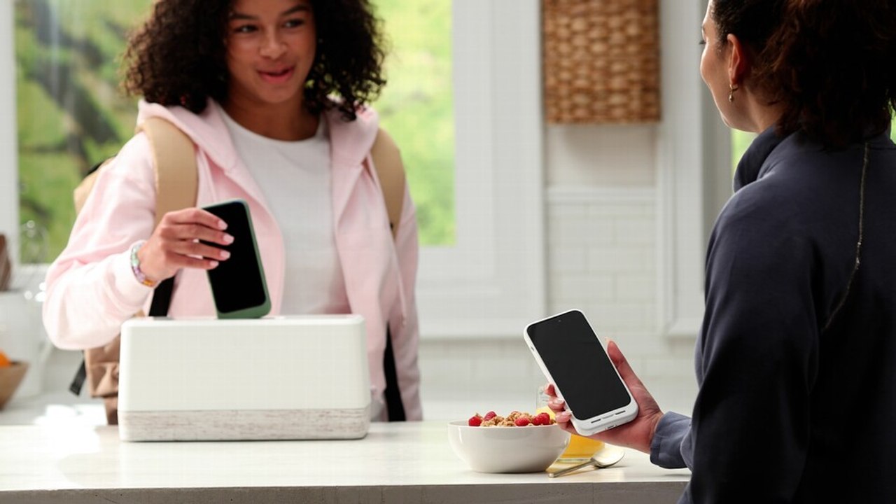 Das smarte Aufladesystem Swippett sieht aus wie ein Toaster.