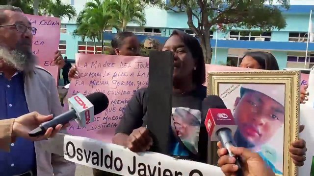 Me lo dejaron morir como un perro y ahora nadie dice nada , expresó madre de joven asesinado por error en Haina