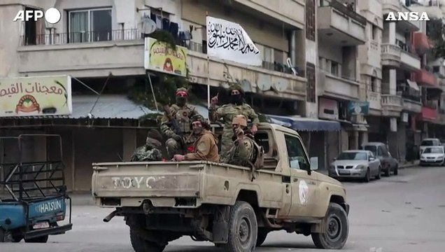 Siria, le forze governative ad interim si schierano a Homs