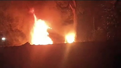 गया में एंबुलेंस और बुलेेट बाइक की टक्कर के बाद लगी दोनों वाहनों में भीषण आग, एक शख्स जिंदा जला