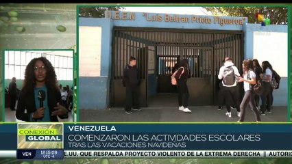 Estudiantes venezolanos regresan a clases