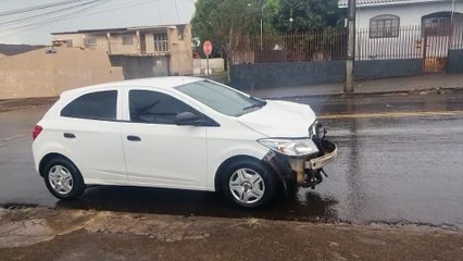 Onix e Siena se envolvem em acidente na Rua Europa