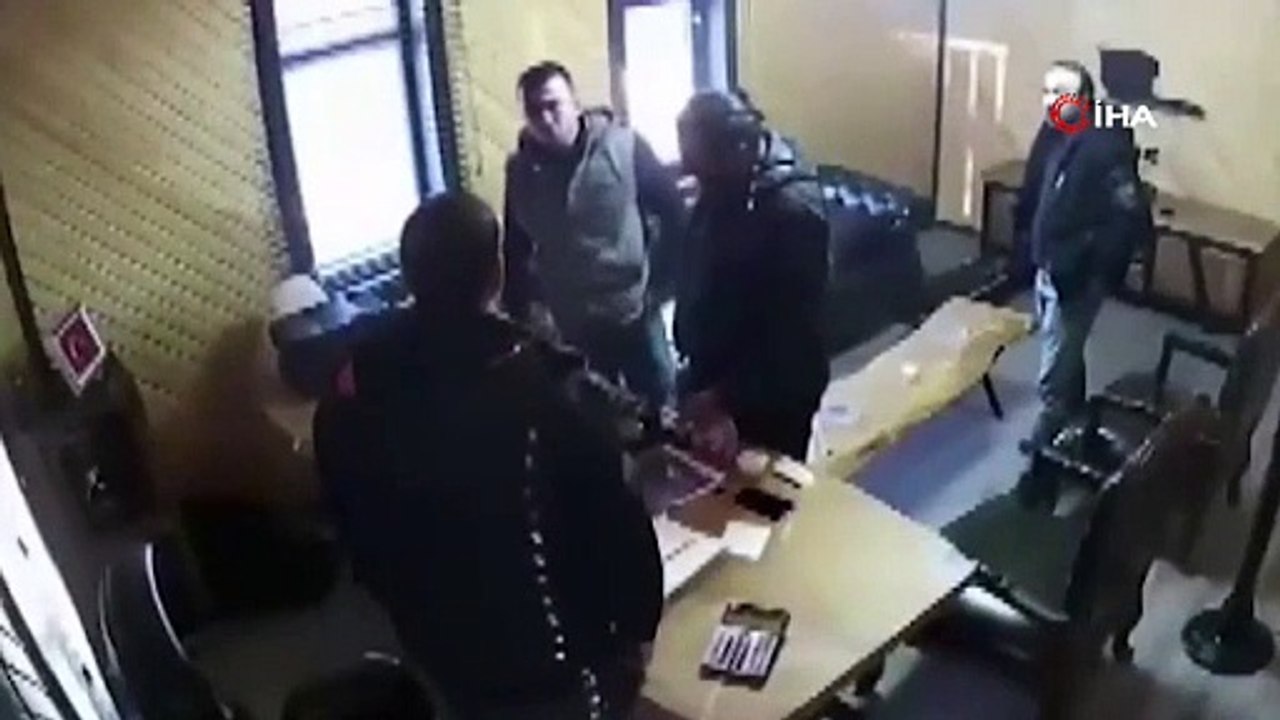 Haraç isteyip ateş etmeye kalktı, silahı tutukluk yapınca eşyaları dağıtıp kaçtı