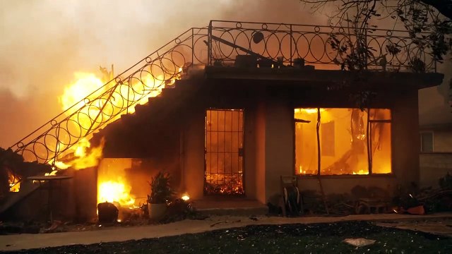 Dos muertos y varios heridos por voraces incendios forestales alrededor de Los Ángeles