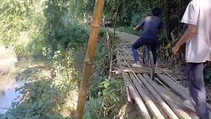 কোনে কাক কিয় ফুলৰ মালা সলনি   চেন্দেলৰ মালা  পিন্ধাব