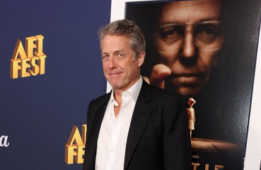 Hugh Grant prohíbe a su mujer ver uno de sus primeros papeles en el cine